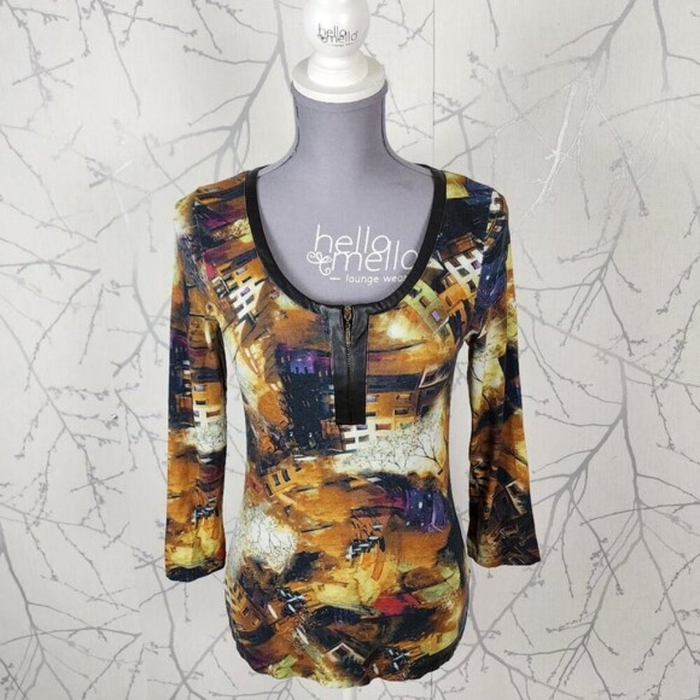 Tricotto Abstract Artsy Stretch Knit Scoop Neck Zipper Top